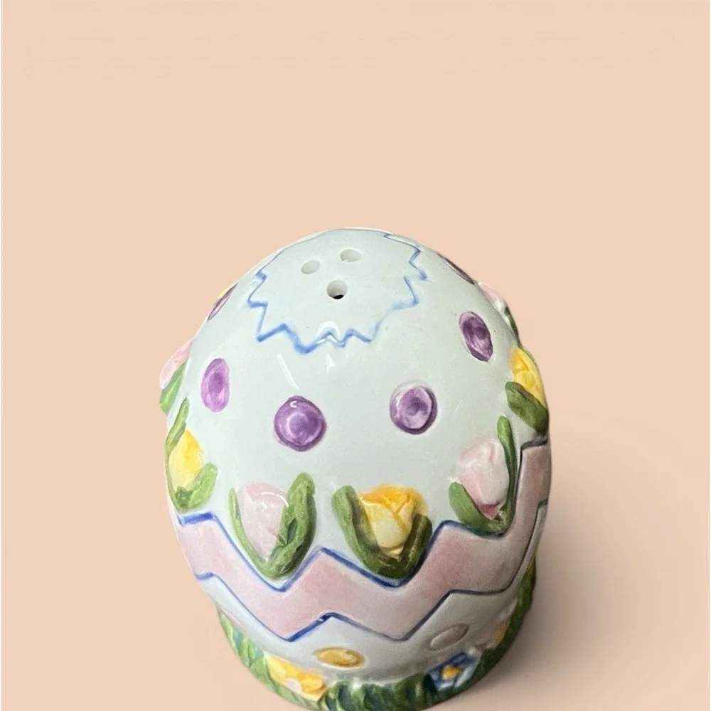 Fitz & Floyd Omnibus Eggspress Pepper Shaker Hand Painted Easter Egg Pastel 1994